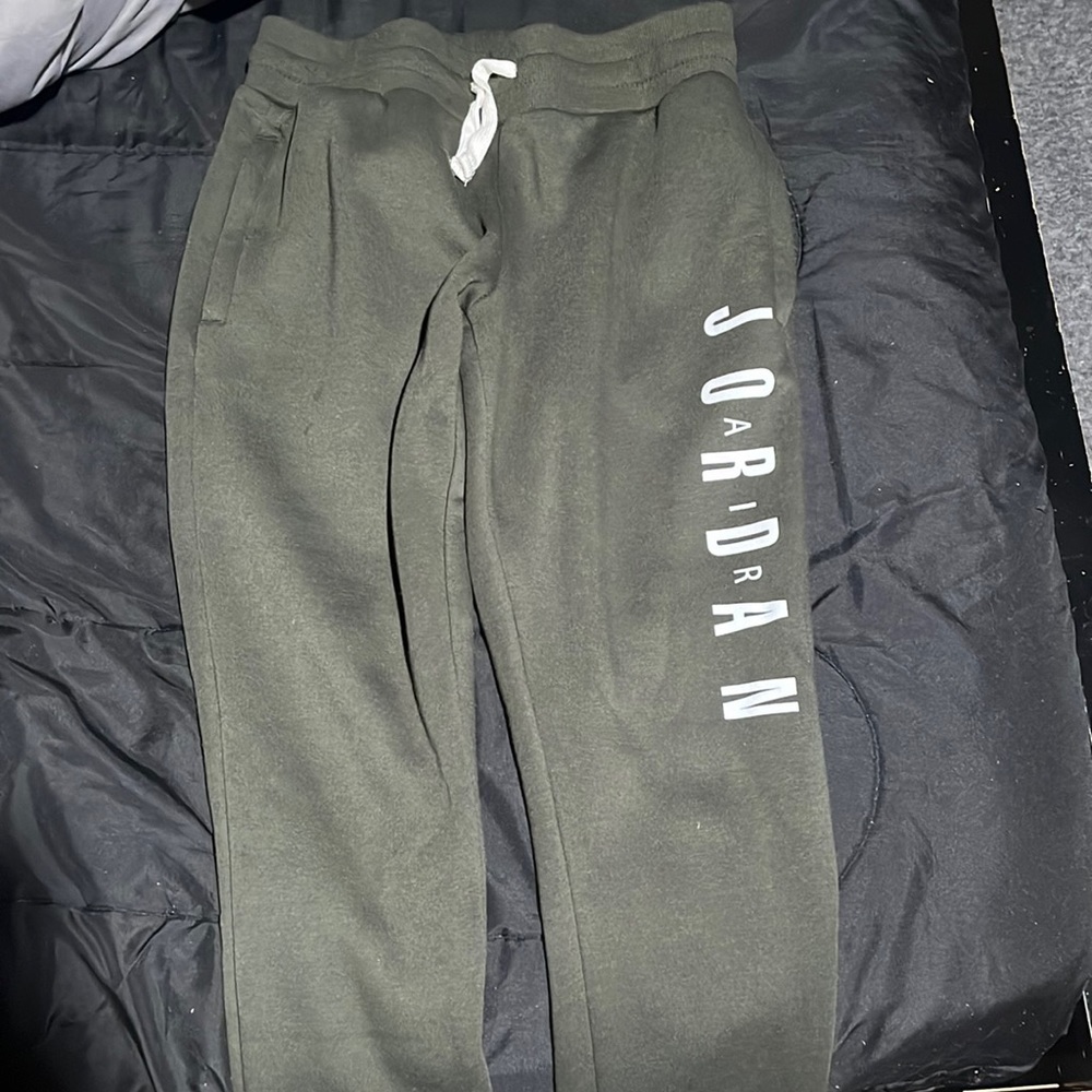 Nike air jordan joggers size small